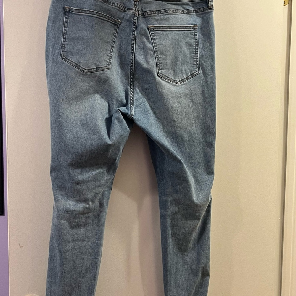 We the free jeans.  33” waist. EUC. - Picture 3 of 8